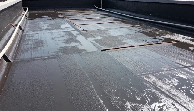 老旧屋面翻新工程:材料性能如何影响施工效果